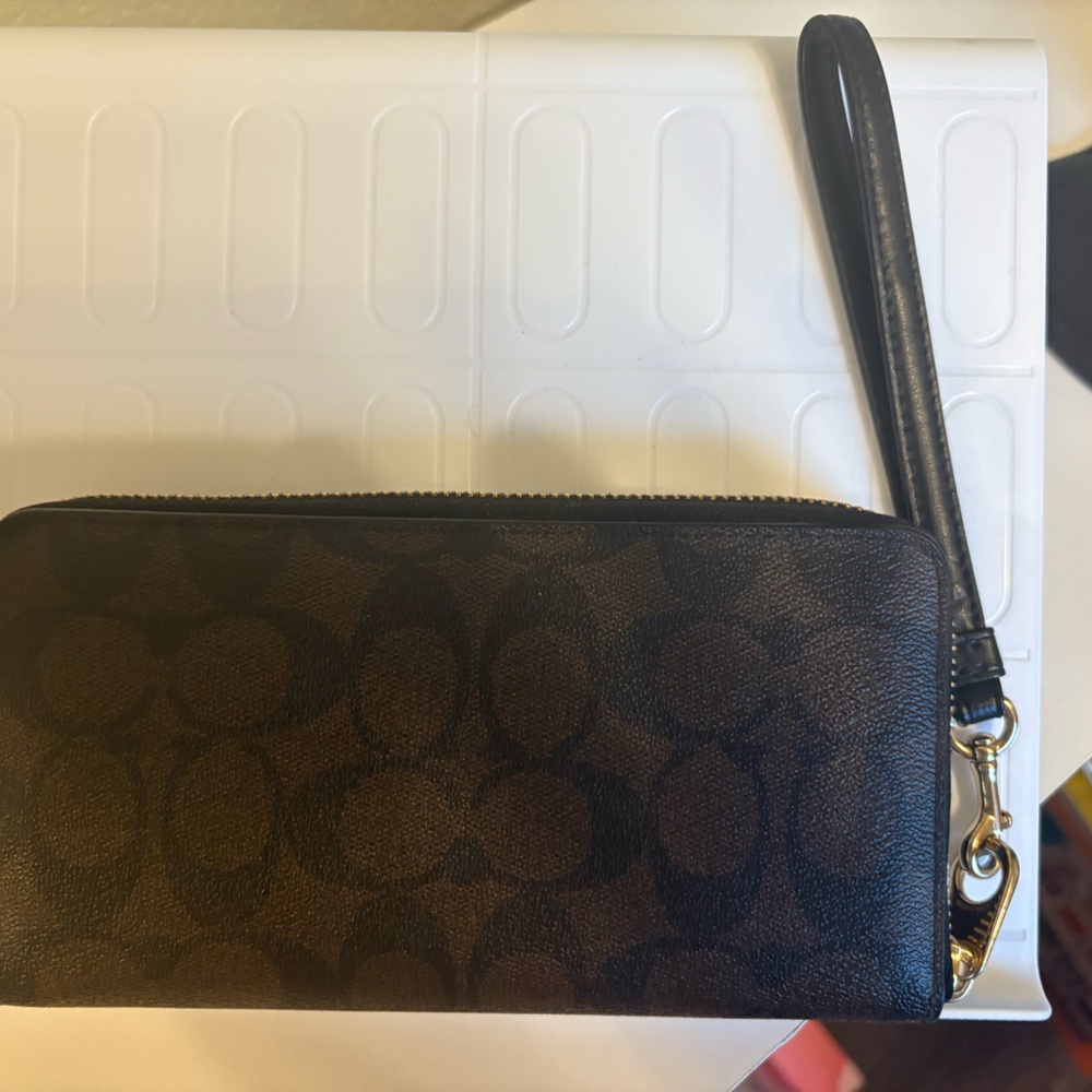 Long zip around wallet in signature canvas - Picture 7 of 9